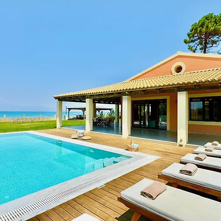 Beachfront Calypso With Private Pool By Dadovillas