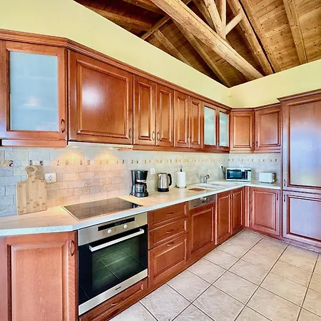 Beachfront Calypso With Private Pool By Dadovillas *