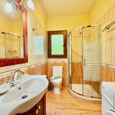 Beachfront Calypso With Private Pool By Dadovillas וילה אצ'ארבי