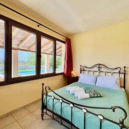 Beachfront Calypso With Private Pool By Dadovillas *