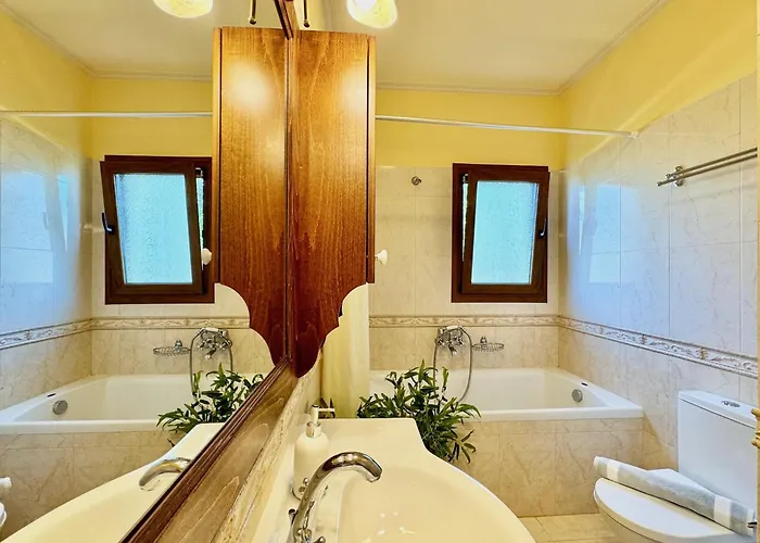 וילה Beachfront Calypso With Private Pool By Dadovillas אצ'ארבי