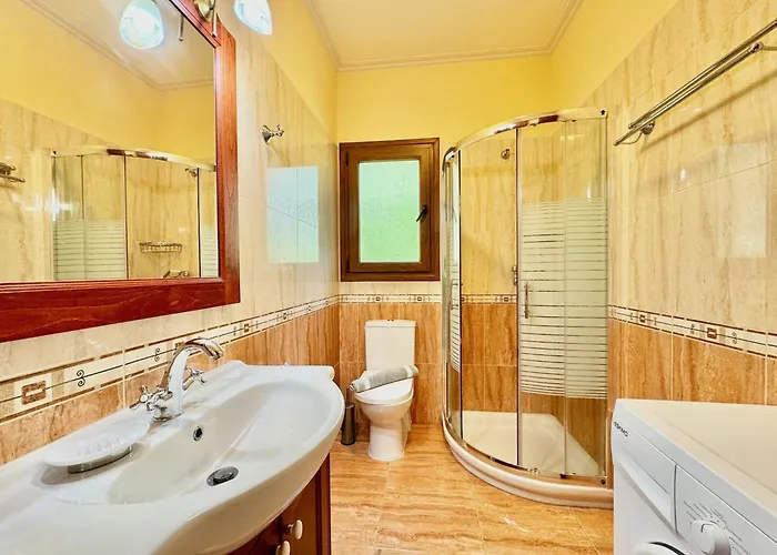 Beachfront Calypso With Private Pool By Dadovillas וילה אצ'ארבי