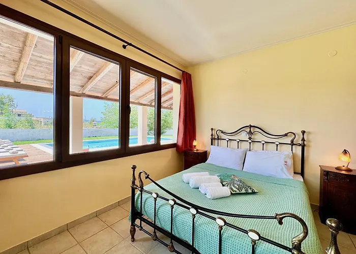 Beachfront Calypso With Private Pool By Dadovillas *