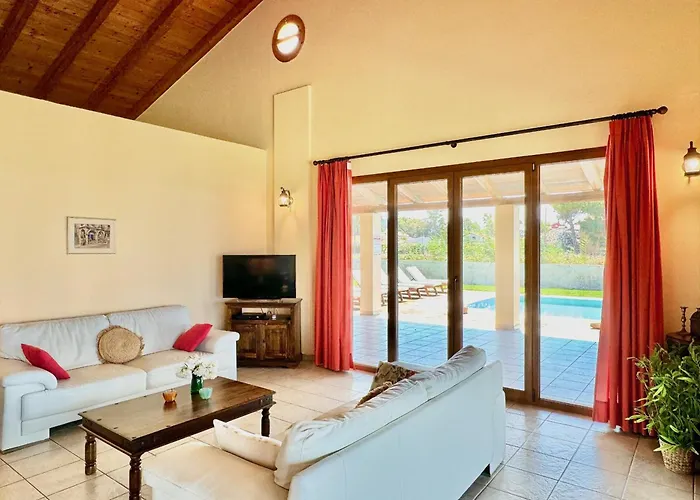 Beachfront Calypso With Private Pool By Dadovillas