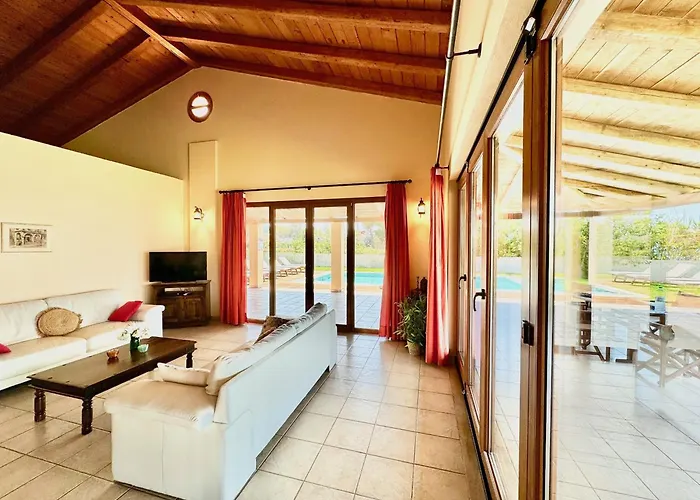Beachfront Calypso With Private Pool By Dadovillas *