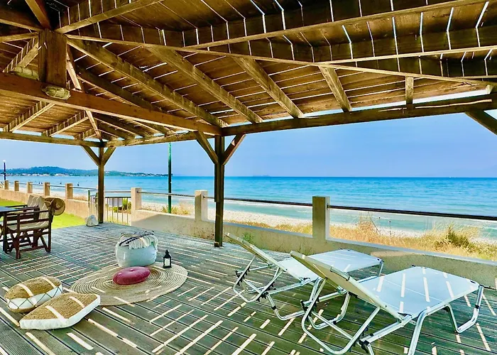 Beachfront Calypso With Private Pool By Dadovillas *
