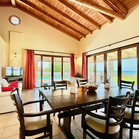 Beachfront Calypso With Private Pool By Dadovillas Villa