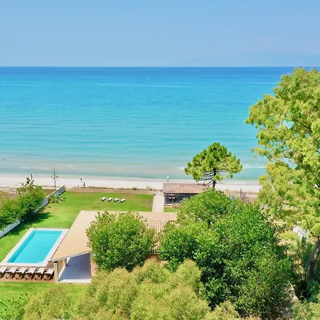 Beachfront Calypso With Private Pool By Dadovillas Villa